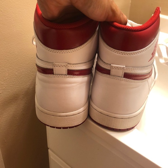 Jordan 1 metallic red 2017 - Picture 2 of 8